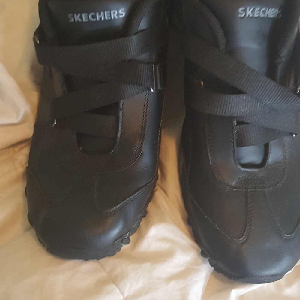 Slip resistant work shoe criss cross Velcro strap